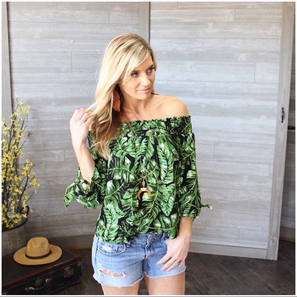 ✨LAST ONE✨Tropical Print Off Shoulder Top - Picture 4 of 7